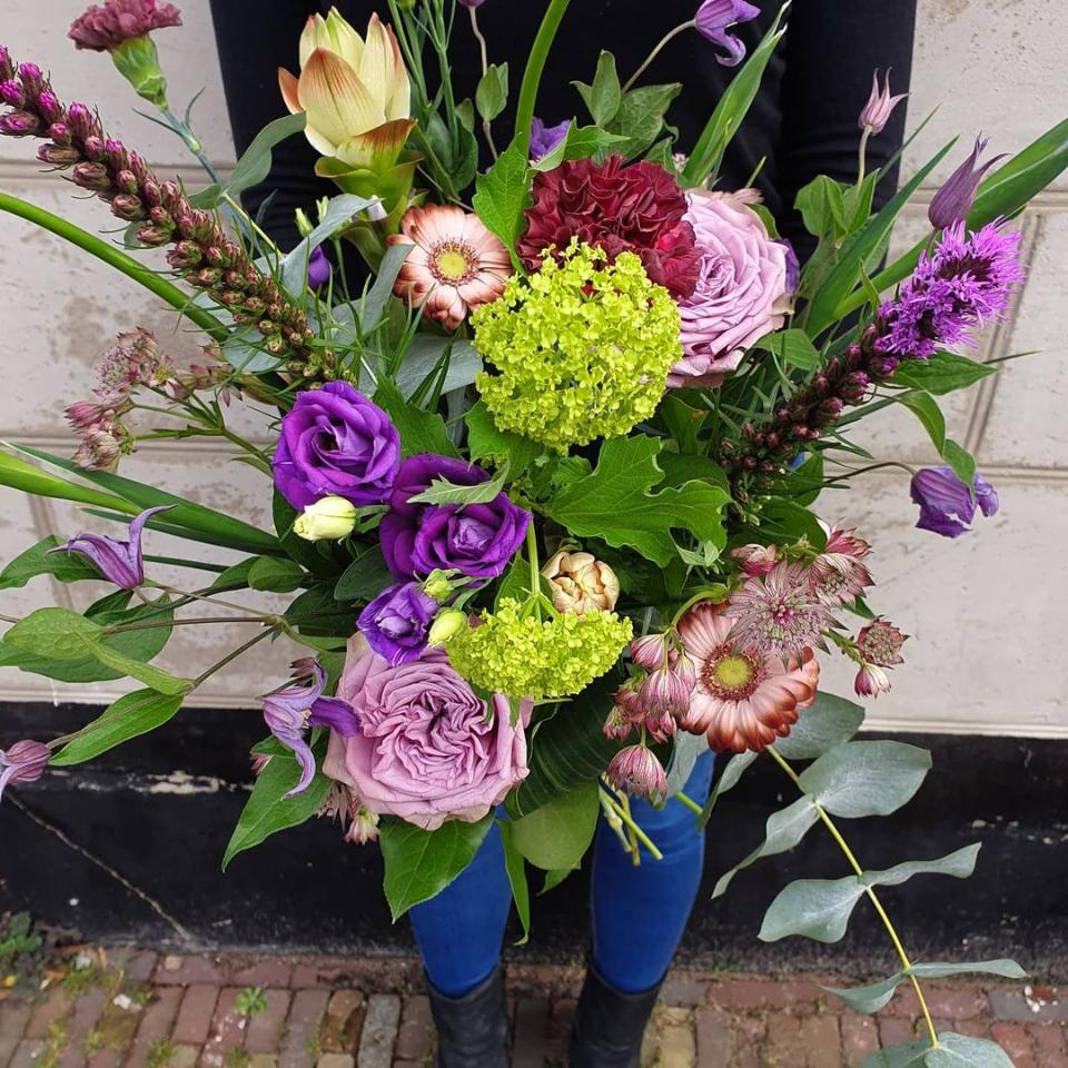 bos bloemen paars rood en groen